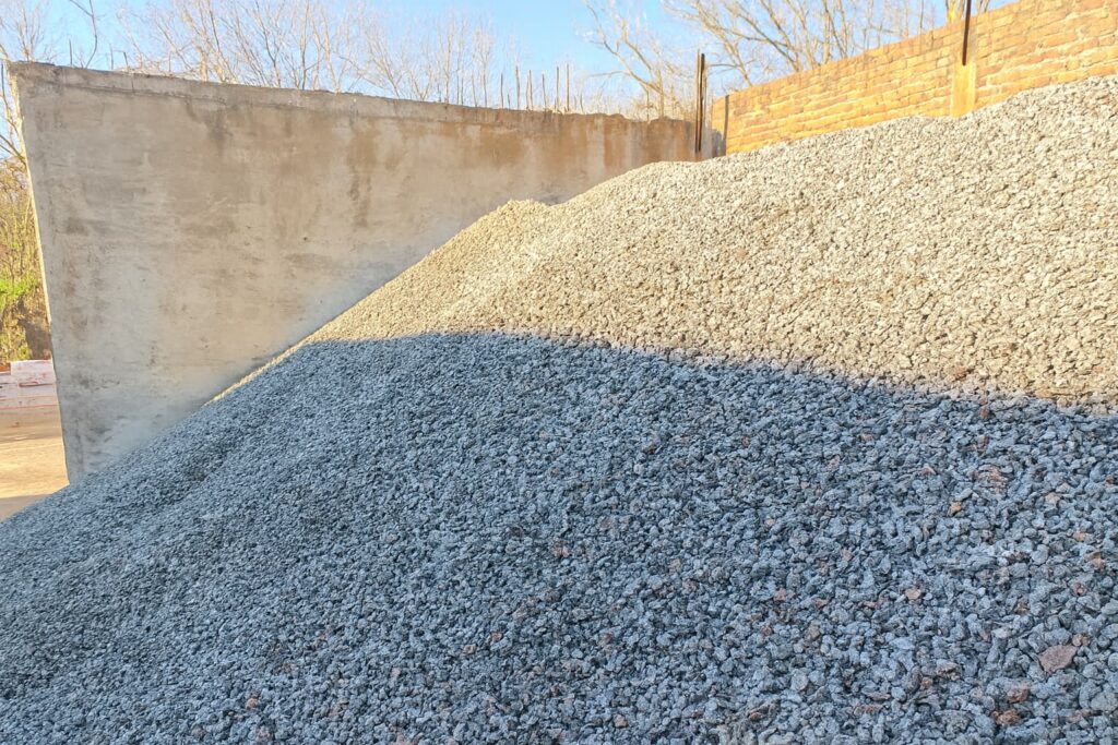 Piedra partida 6/20 x bolsón de 1 m³ utilizada en construcción y obras viales