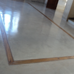 Corte de juntas en pisos y veredas de hormigón recién fraguado