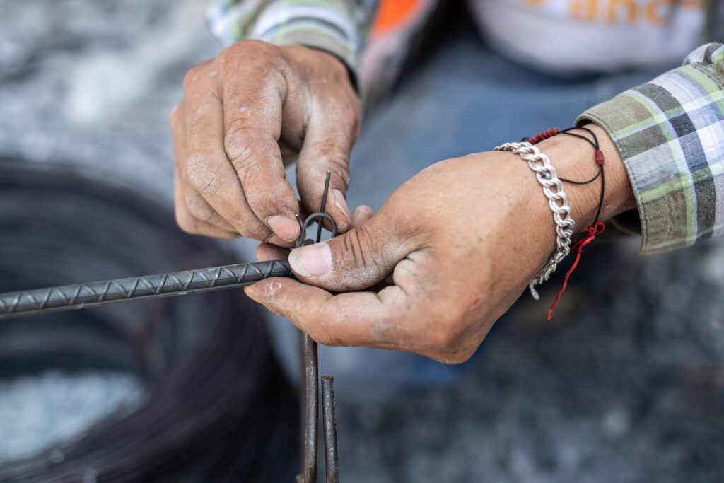 alambre recocido para atado de armaduras en obra de construcción