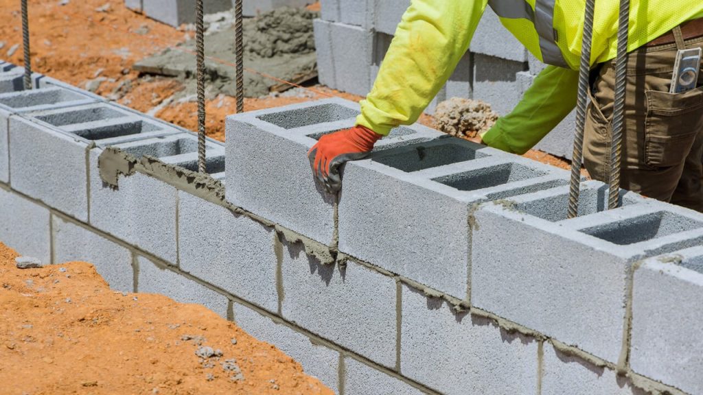 Materiales de construcción en corralón con stock permanente y atención rápida para obras particulares y profesionales